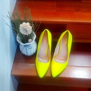 Fluorescent Yellow Pumps